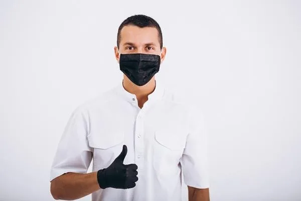 klinika medycyny estetycznej w dobie covid czy to bezpieczne, lekarz