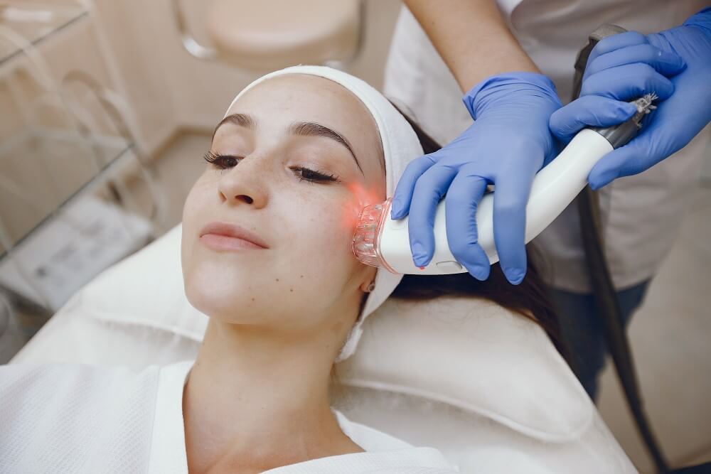 Laser w medycynie Chirurgia laserowa Laserowe usuwanie zmian skórnych Laser w dermatologii Depilacja laserowa Laserowe leczenie oczu Zastosowanie lasera w medycynie