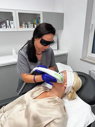 Kosmetologia estetyczna Lodz Pro Laser Clinic, Zabiegi kosmetologiczne, Kosmetologia twarzy, Zabiegi na twarz, Redukcja zmarszczek, Mezoterapia igłowa
